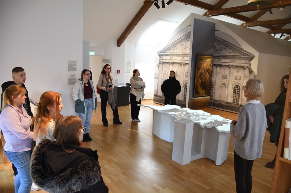 Mein Europa_02_Führung durch die DA